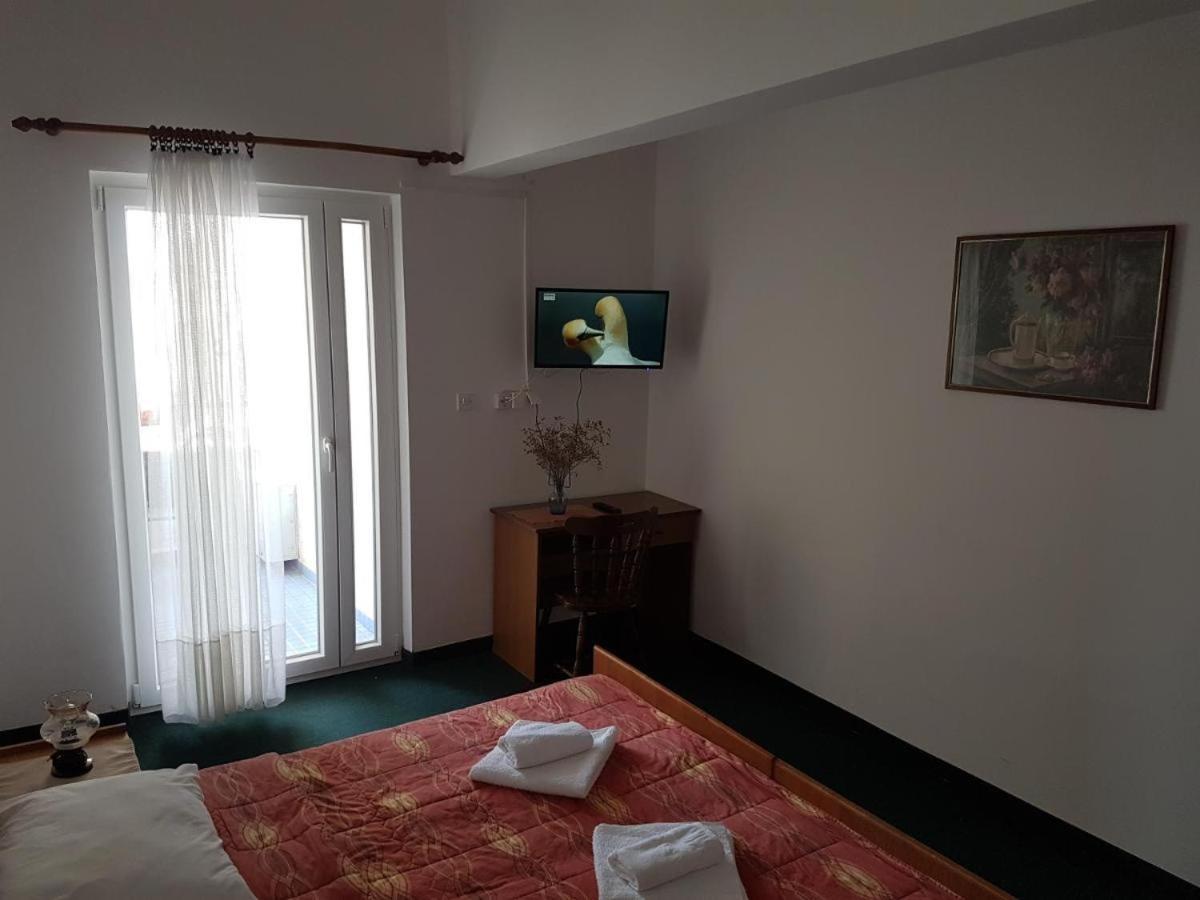 Bed And Breakfast Miramar Starigrad Exterior photo