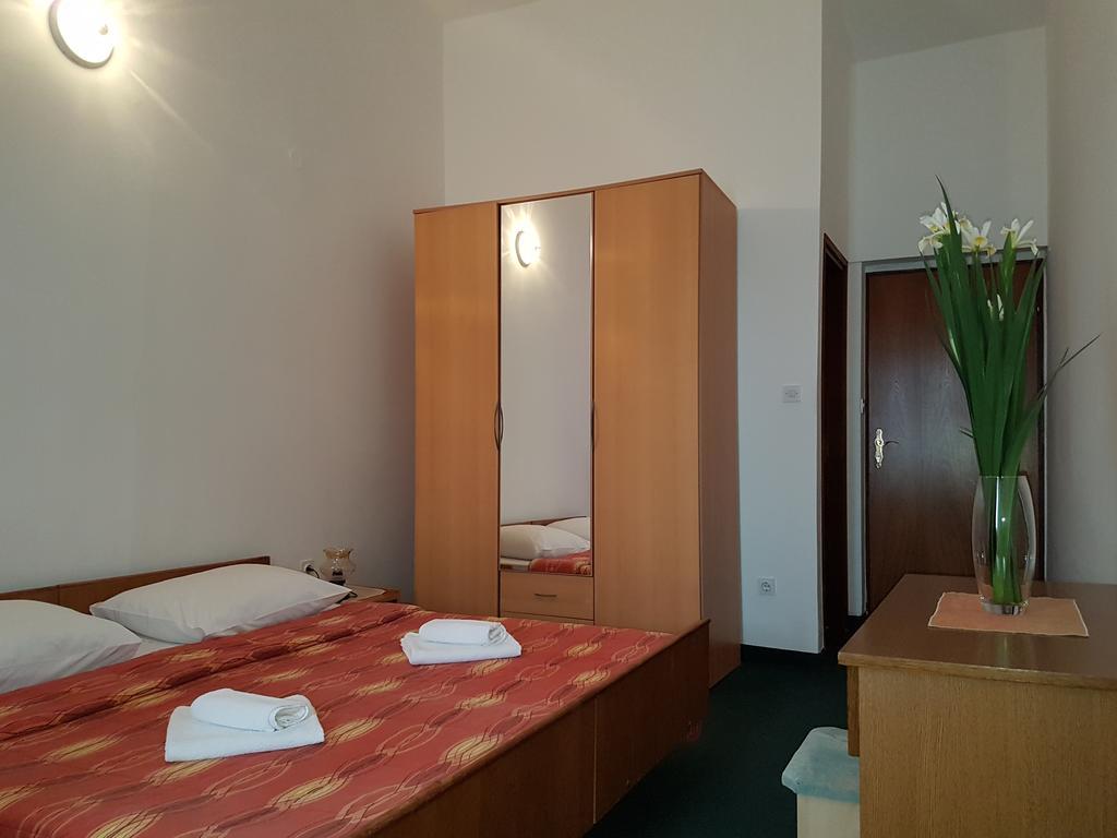 Bed And Breakfast Miramar Starigrad Exterior photo